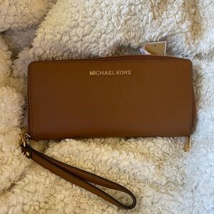 Michael Kors Jet Set Travel Wallet